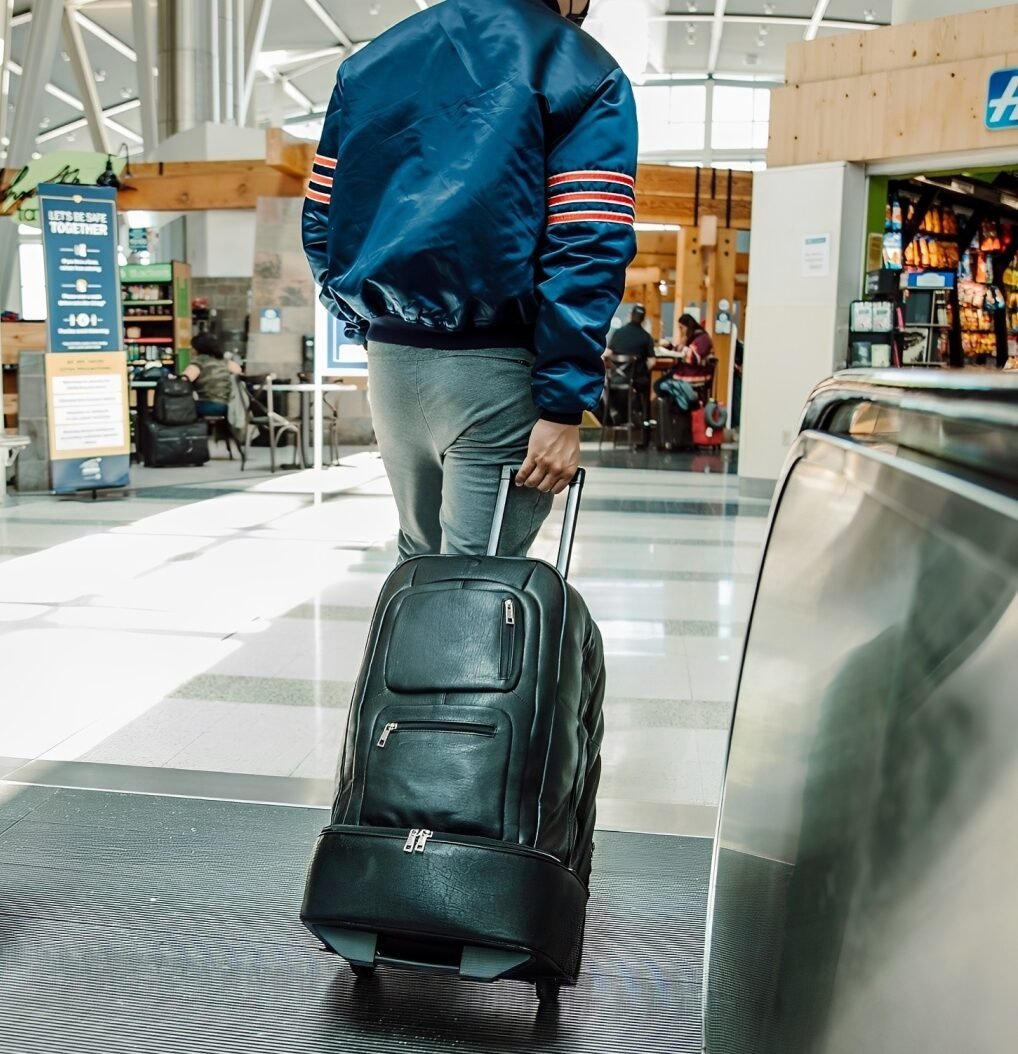 20-Inch Black Carry-On Hardcase Roller Luggage