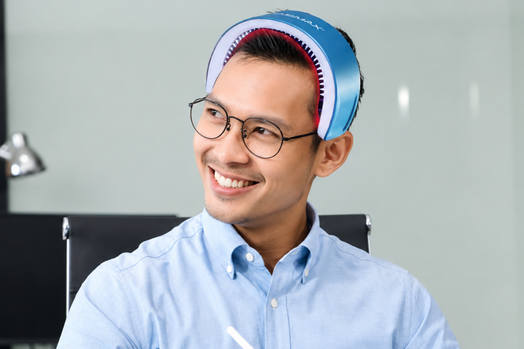 HairMax: How the LaserBand 82 ComfortFlex Treats Thinning Hair in 90 Seconds - photo 1