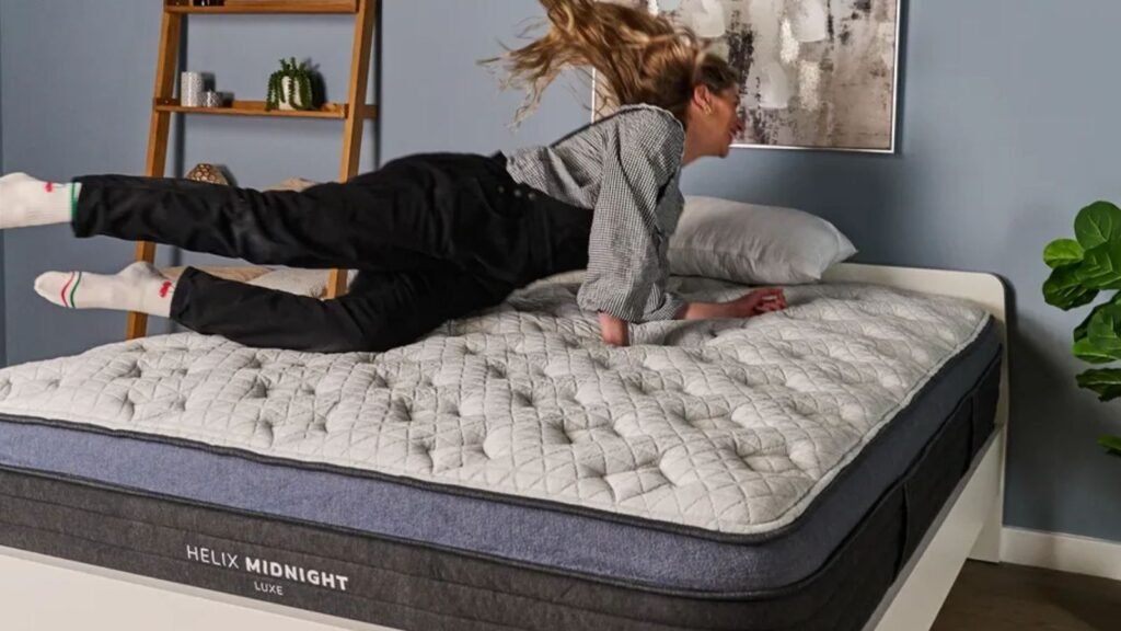 Helix Midnight Luxe Review: Does This Luxury Hybrid Justify Its Price Tag?